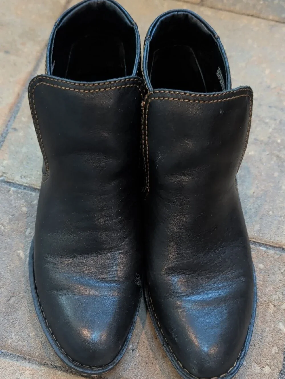 Born Black Leather Chelsea-Style Ankle Boots with Contrast Stitching